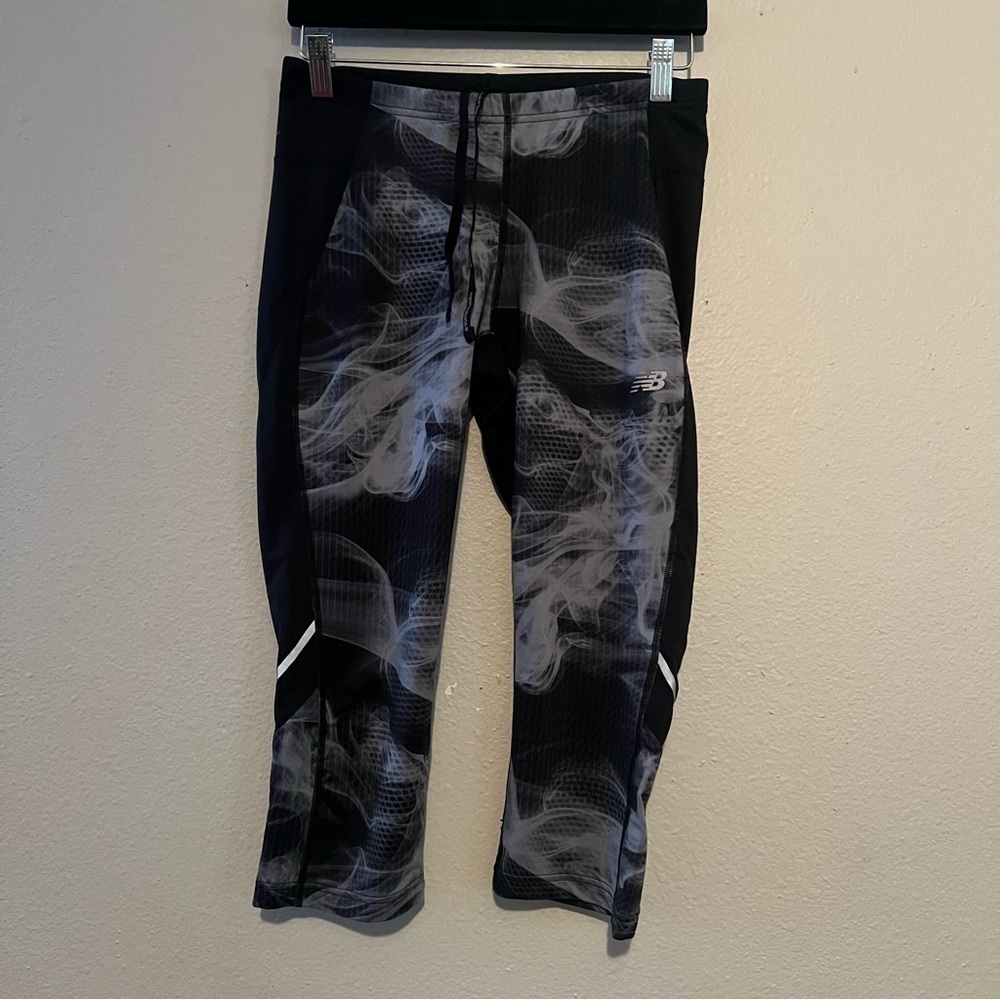 New Balance Capri Women's Pants  Size M Grey And Black Print.
